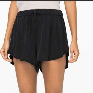 Lululemon flow in elegance shorts